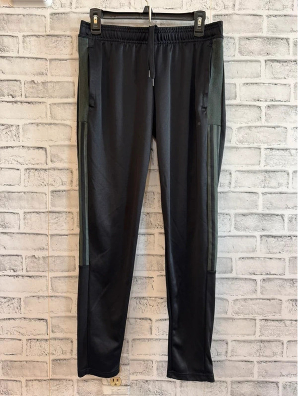 Women’s Adidas black athletic pants size medium